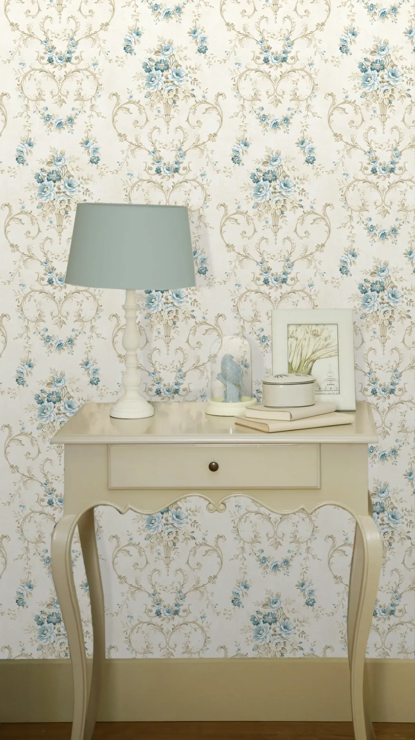 SK Filson Blue Floral room setting